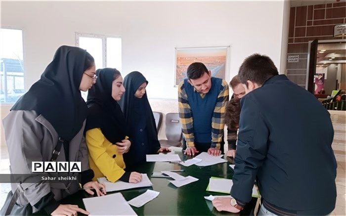 شورای دانش‌آموزی اصلی‌ترین راه ارتباط دانش‌آموزان با مسئولان است