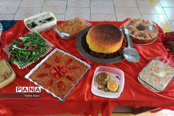جشنواره غذاهای ایرانی درمجتمع آموزشی غیردولتی شکوفه‌های دانش اسلامشهر