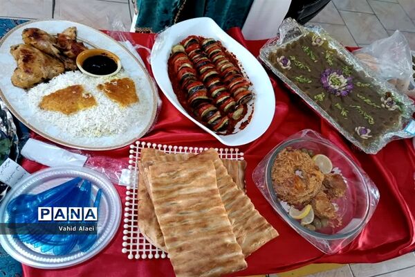جشنواره غذاهای ایرانی درمجتمع آموزشی غیردولتی شکوفه‌های دانش اسلامشهر