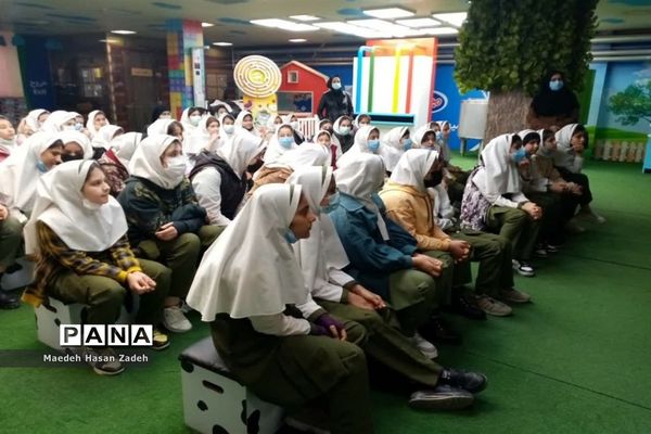 بازدید دانش‌‌آموزان آموزشگاه  الله‌اکبر اسلامشهر از شرکت لبنیاتی میهن