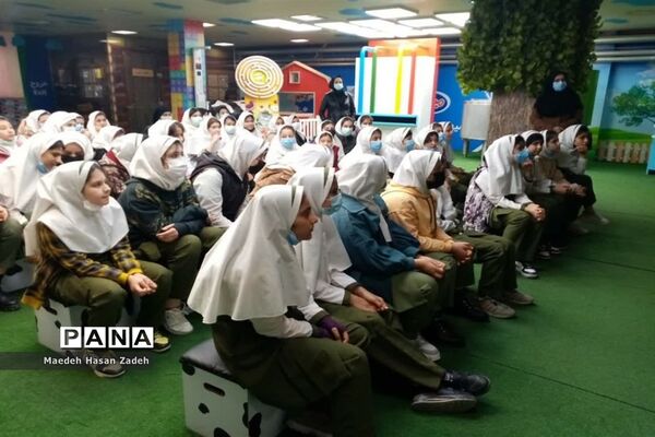 بازدید دانش‌‌آموزان آموزشگاه  الله‌اکبر اسلامشهر از شرکت لبنیاتی میهن