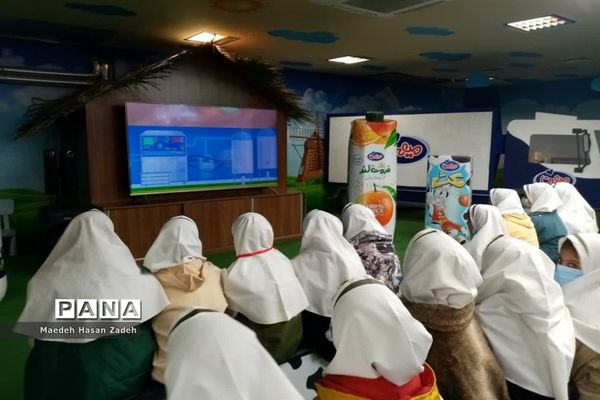 بازدید دانش‌‌آموزان آموزشگاه  الله‌اکبر اسلامشهر از شرکت لبنیاتی میهن