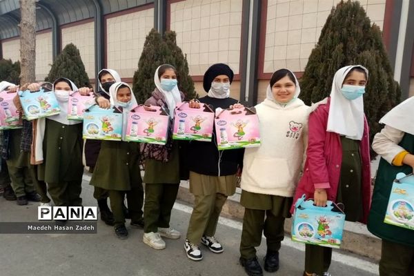 بازدید دانش‌‌آموزان آموزشگاه  الله‌اکبر اسلامشهر از شرکت لبنیاتی میهن