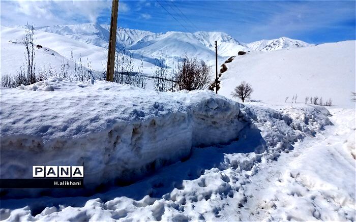 مردم گرفتار در برف کوهرنگ؛ چشم به راه امداد مسئولان هستند