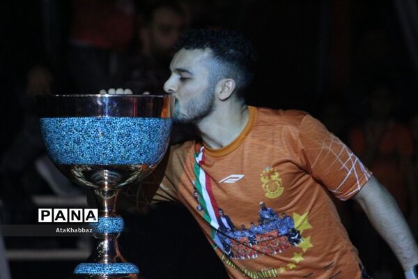 طلا بر گردن مس