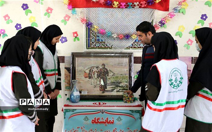 برگزاری نمایشگاه دست‌سازهای دانش‌آموزان در اردبیل