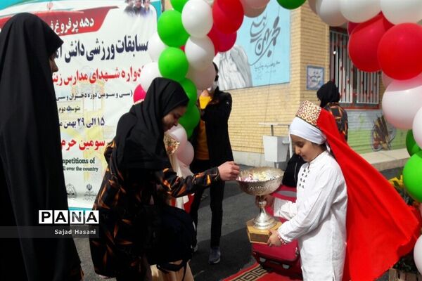 شیراز میزبان دانش‌آموزان دختر والیبالیست و بسکتبالیست سراسر کشور