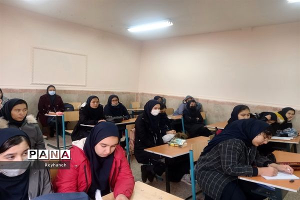 برگزاری جلسه گفتمان دینی در دبیرستان عدالت جوادآباد