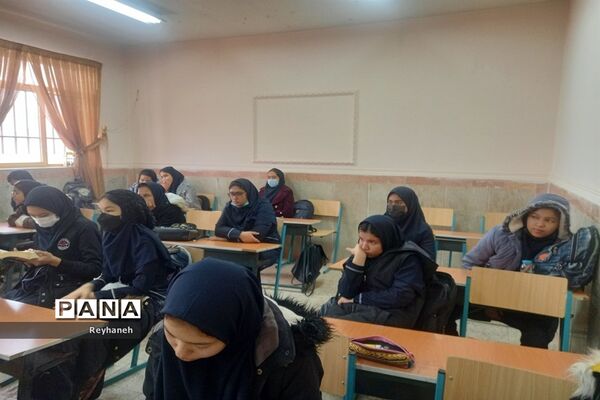 برگزاری جلسه گفتمان دینی در دبیرستان عدالت جوادآباد