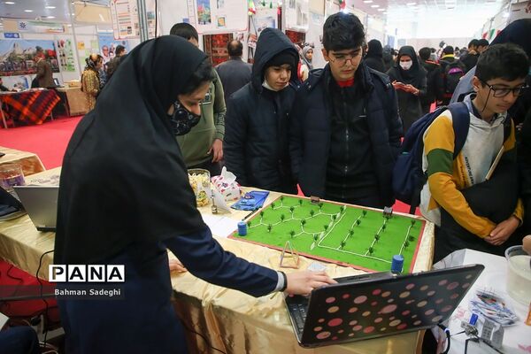 نمایشگاه دستاوردها و طرح‌های پژوهشی برتر دانش‌آموزان سمپاد