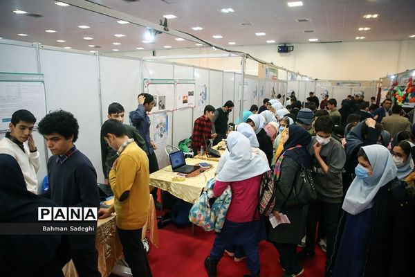 نمایشگاه دستاوردها و طرح‌های پژوهشی برتر دانش‌آموزان سمپاد