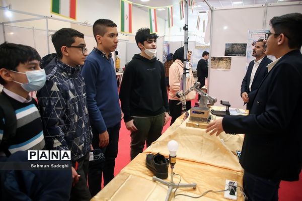 نمایشگاه دستاوردها و طرح‌های پژوهشی برتر دانش‌آموزان سمپاد