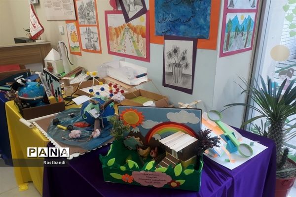 برپایی نمایشگاه دست سازه‌های دانش‌آموزی در دبستان علوی منطقه ۱۳
