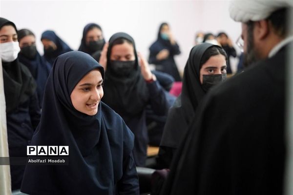 دیدار نماینده ترشیز با دانش‌آموزان کاشمر