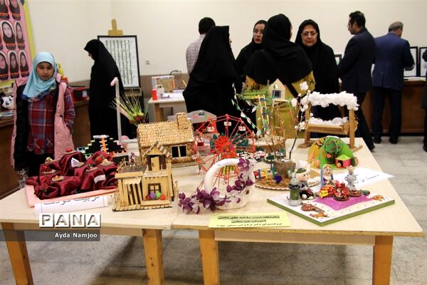 نمایشگاه دستاورد‌های دانش‌آموزی هنرستان دخترانه مهر جهرم