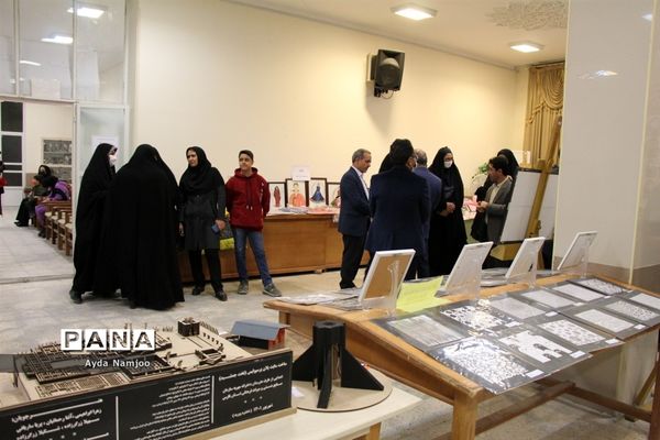 نمایشگاه دستاورد‌های دانش‌آموزی هنرستان دخترانه مهر جهرم