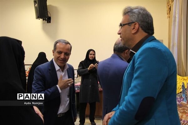 نمایشگاه دستاورد‌های دانش‌آموزی هنرستان دخترانه مهر جهرم