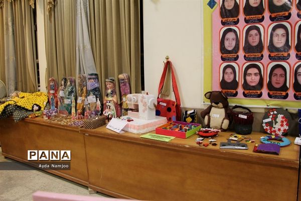 نمایشگاه دستاورد‌های دانش‌آموزی هنرستان دخترانه مهر جهرم