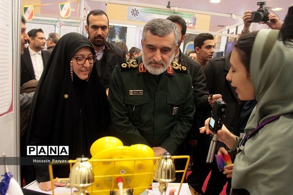 نمایشگاه دستاوردها و طرح‌های پژوهشی برتر دانش‌آموزان سمپاد