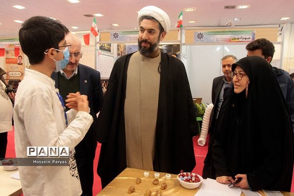 نمایشگاه دستاوردها و طرح‌های پژوهشی برتر دانش‌آموزان سمپاد