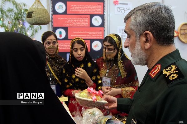 نمایشگاه دستاوردها و طرح‌های پژوهشی برتر دانش‌آموزان سمپاد