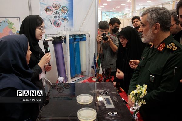 نمایشگاه دستاوردها و طرح‌های پژوهشی برتر دانش‌آموزان سمپاد