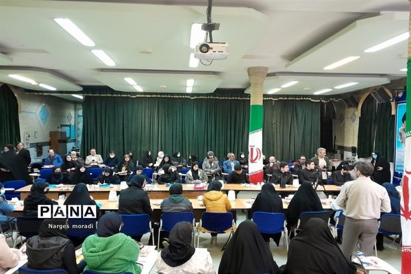 حضور دانش‌آموزان مدارس استعدادهای درخشان ملارد در نشست دانش‌آموزی علم نافع