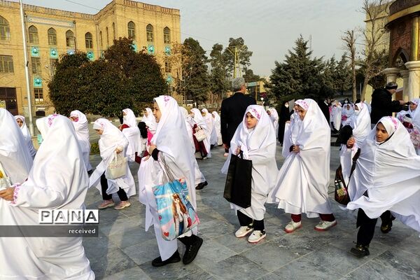 جشن تکلیف ۱۳۰۰ نفری دانش‌آموزان دختر منطقه ۱۱ شهرتهران