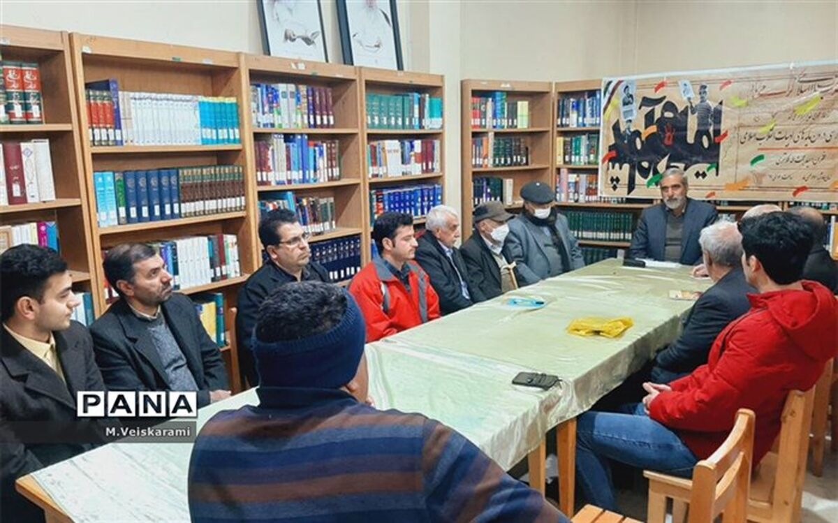 بازگشت به خویشتن درون مایه اصلی ادبیات انقلاب اسلامی است