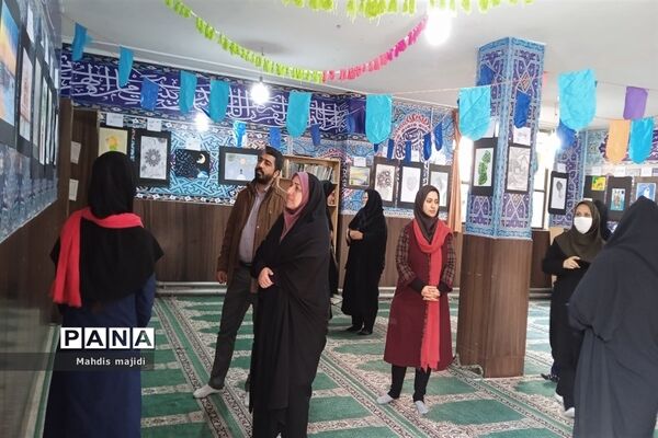 برپایی نمایشگاه نقاشی دانش‌‌‌آموزان‌‌ مدرسه پاکان ملارد
