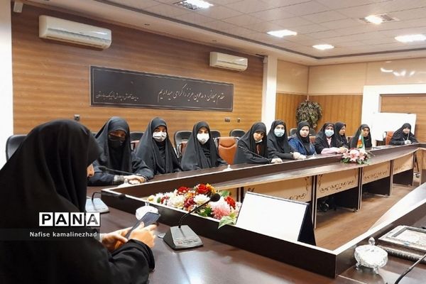 برگزاری دوره آموزشی تداوم یاوران ولایت مدارس ناحیه یک بهارستان