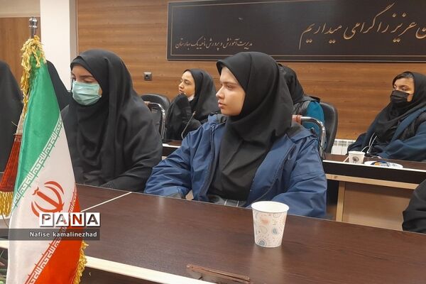 برگزاری دوره آموزشی تداوم یاوران ولایت مدارس ناحیه یک بهارستان