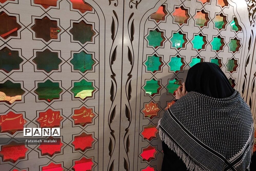 حضور دانش‌آموزان ملاردی اعزامی راهیان نور در یادمان معراج شهدا