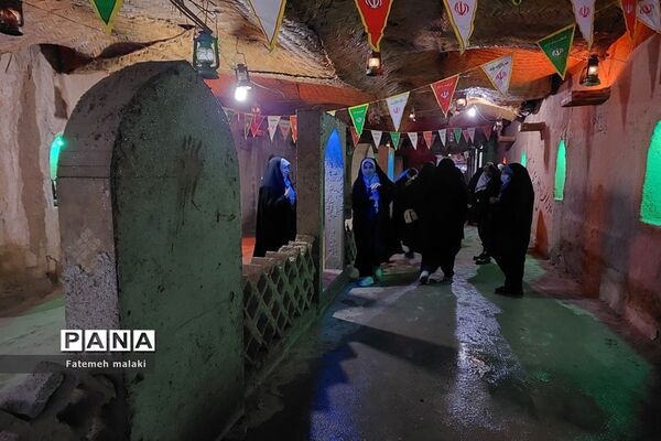 حضور دانش‌آموزان ملاردی اعزامی راهیان نور در یادمان معراج شهدا