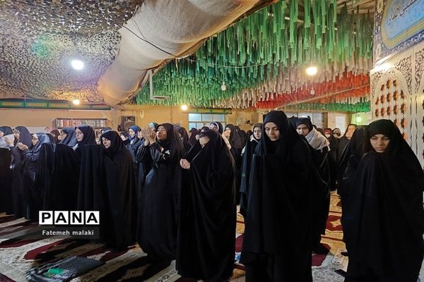 حضور دانش‌آموزان ملاردی اعزامی راهیان نور در یادمان معراج شهدا