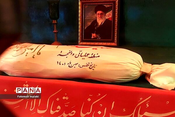 حضور دانش‌آموزان ملاردی اعزامی راهیان نور در یادمان معراج شهدا