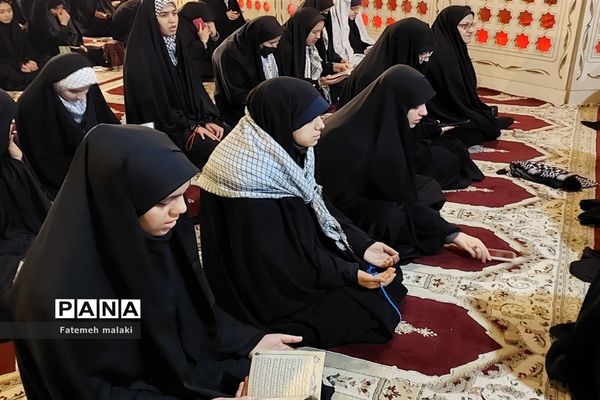حضور دانش‌آموزان ملاردی اعزامی راهیان نور در یادمان معراج شهدا