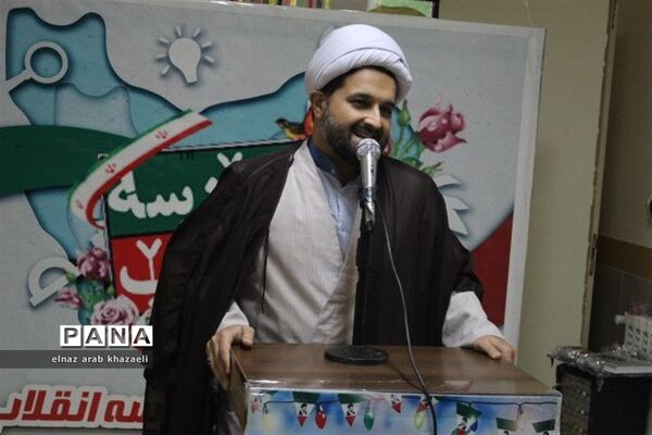 نمایشگاه مدرسه انقلاب در میاندورود