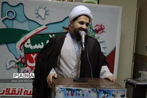 نمایشگاه مدرسه انقلاب در میاندورود