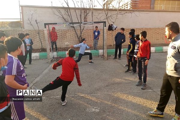 برگزاری مسابقات فوتبال در مدرسه امام‌علی(ع) ۲ رودهن‌