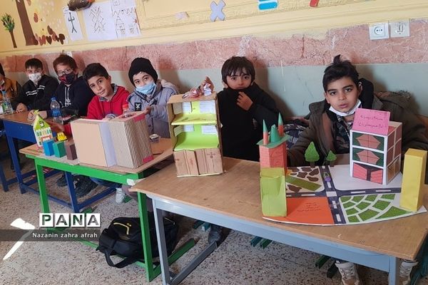برگزاری نمایشگاه دست‌سازه‌ها در مدارس ابتدایی رودهن