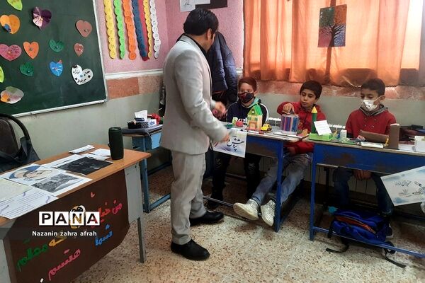 برگزاری نمایشگاه دست‌سازه‌ها در مدارس ابتدایی رودهن