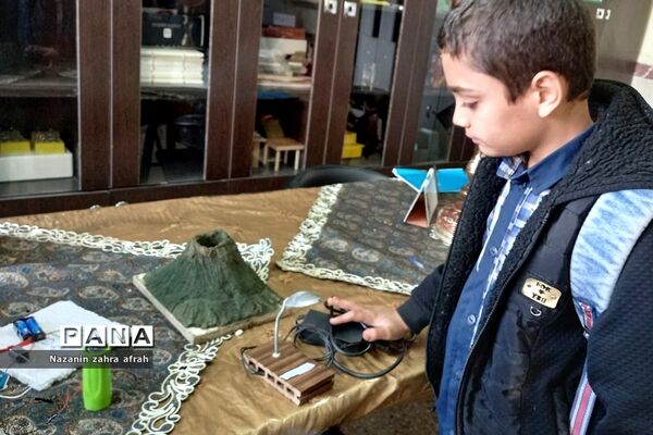برگزاری نمایشگاه دست‌سازه‌ها در مدارس ابتدایی رودهن