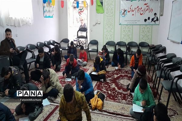 بازدید رئیس اداره اوقاف از مسابقات قرآن، عترت و نماز دانش‌آموزان خلیل‌آباد