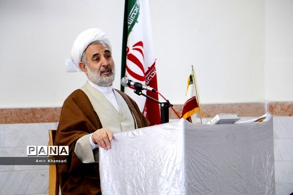 نشست صمیمی دانش‌آموزان دبیرستان دین و دانش قم با نماینده مجلس شورای اسلامی