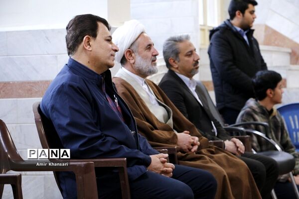 نشست صمیمی دانش‌آموزان دبیرستان دین و دانش قم با نماینده مجلس شورای اسلامی