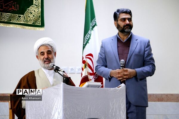 نشست صمیمی دانش‌آموزان دبیرستان دین و دانش قم با نماینده مجلس شورای اسلامی
