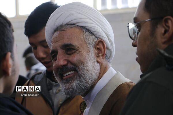 نشست صمیمی دانش‌آموزان دبیرستان دین و دانش قم با نماینده مجلس شورای اسلامی