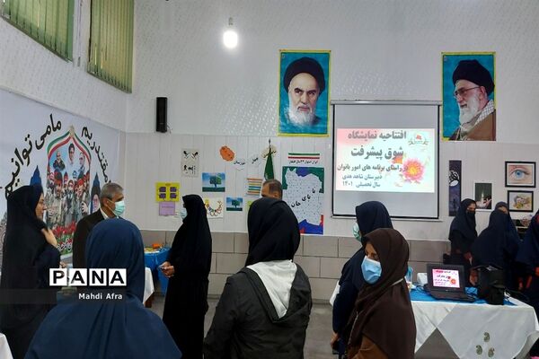 افتتاح نمایشگاه شوق پیشرفت در دبیرستان شاهد هدی شهرستان بهبهان