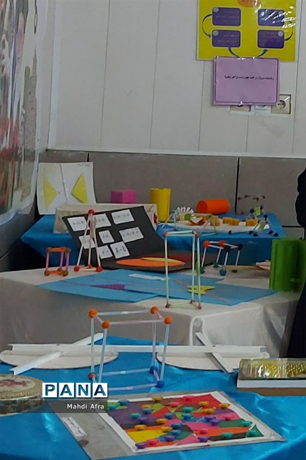 افتتاح نمایشگاه شوق پیشرفت در دبیرستان شاهد هدی شهرستان بهبهان